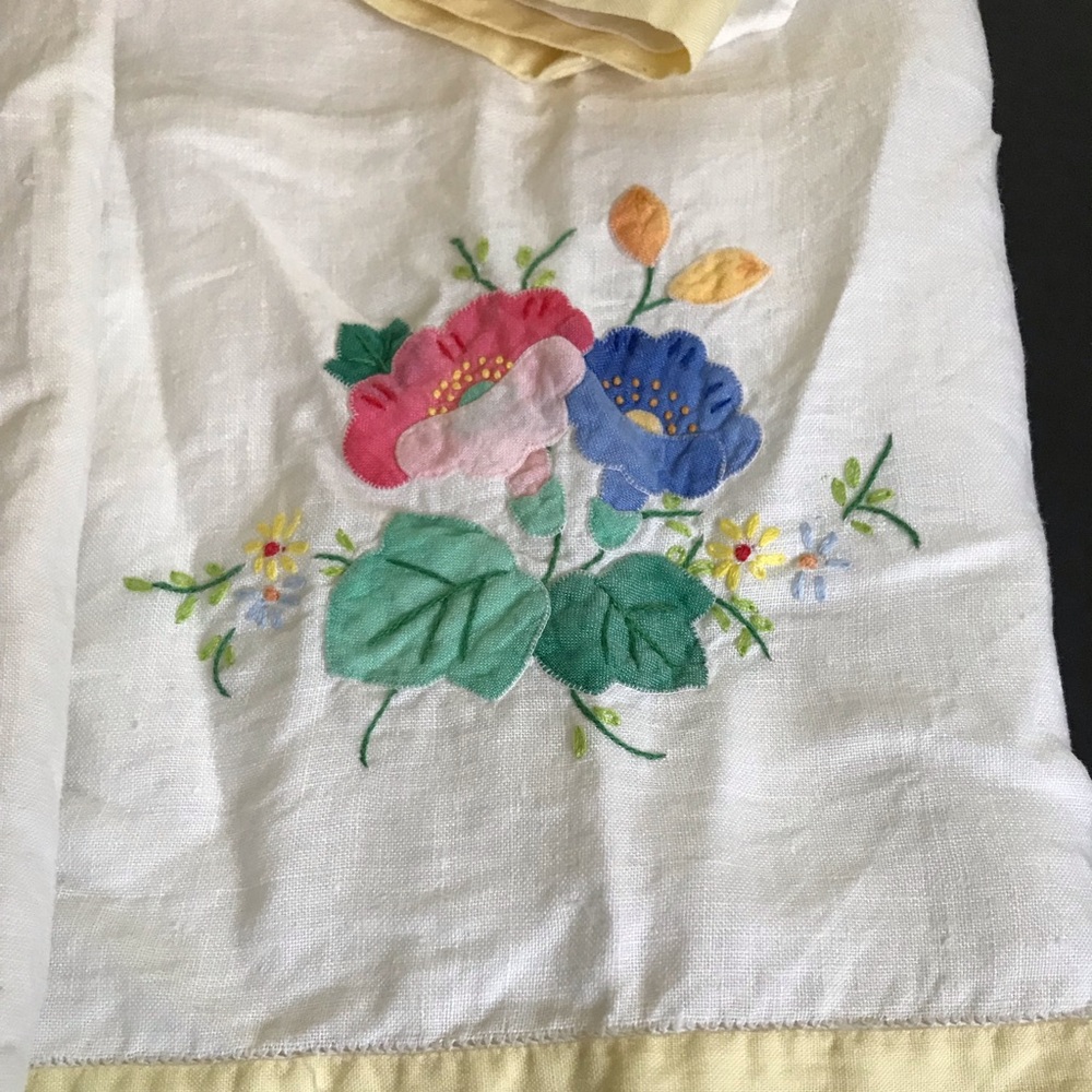 4 Vintage Tea Towels - Picture 5 of 5
